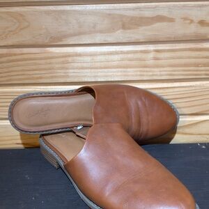 Universal Thread Tan Leather Footwear
